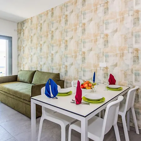 One Life Suites-6 By Interhome דירה ביביונה